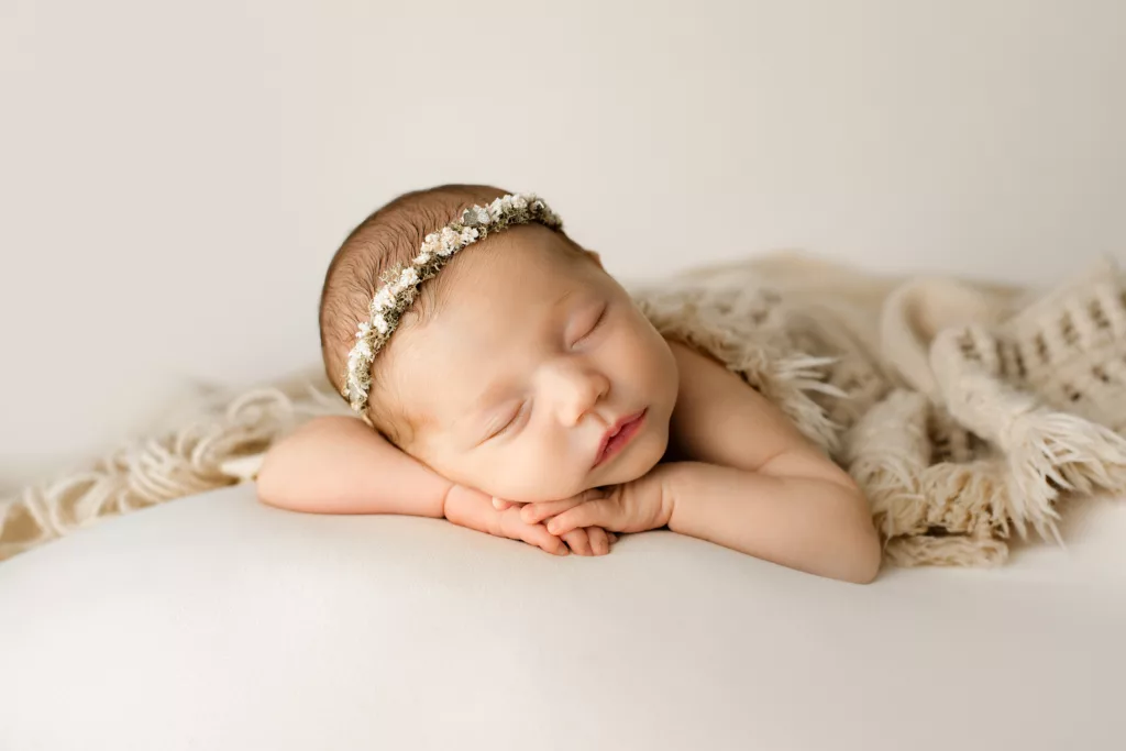 Newborn Photo Posing - Photography by L Rose
